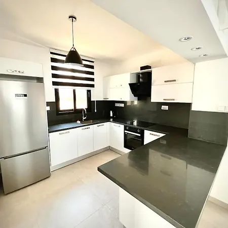 In Bahceli With Private Pool And Up To 6 Guests