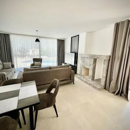 In Bahceli With Private Pool And Up To 6 Guests * Kalogrea