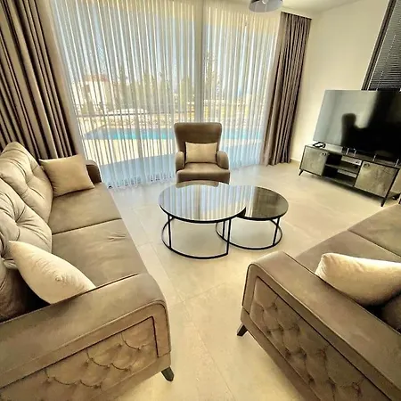 In Bahceli With Private Pool And Up To 6 Guests