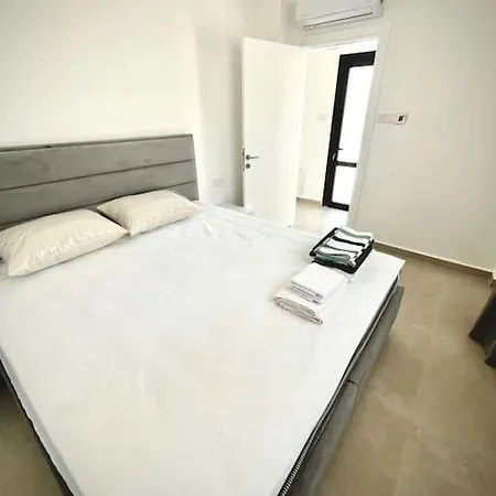 Villa In Bahceli With Private Pool And Up To 6 Guests *