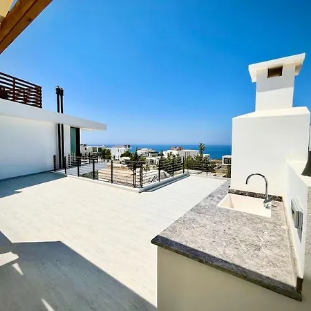 In Bahceli With Private Pool And Up To 6 Guests Kalogrea