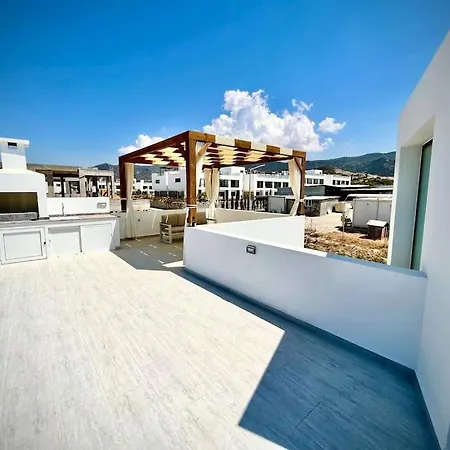 In Bahceli With Private Pool And Up To 6 Guests * Kalogrea