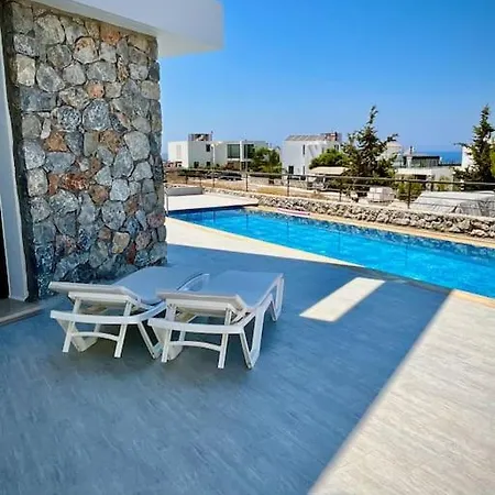 Villa In Bahceli With Private Pool And Up To 6 Guests *