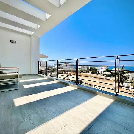 In Bahceli With Private Pool And Up To 6 Guests Kalogrea